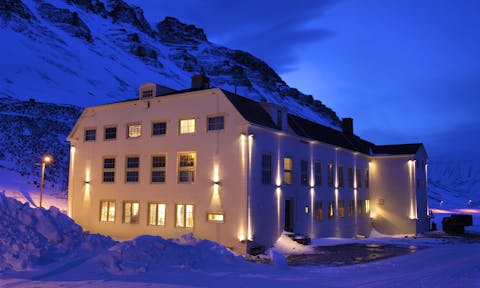 HUSET