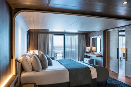 Le Commandant Charcot, Arctic Vessel - owners suite